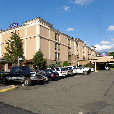 Howard Johnson By Wyndham Suffern Exterior photo