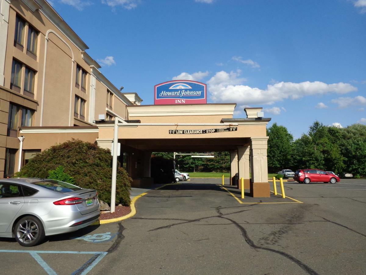 Howard Johnson By Wyndham Suffern Exterior photo